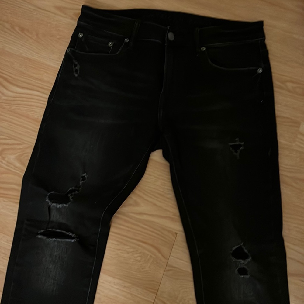 Men’s American eagle ripped skinny jeans. Black size 32,30
